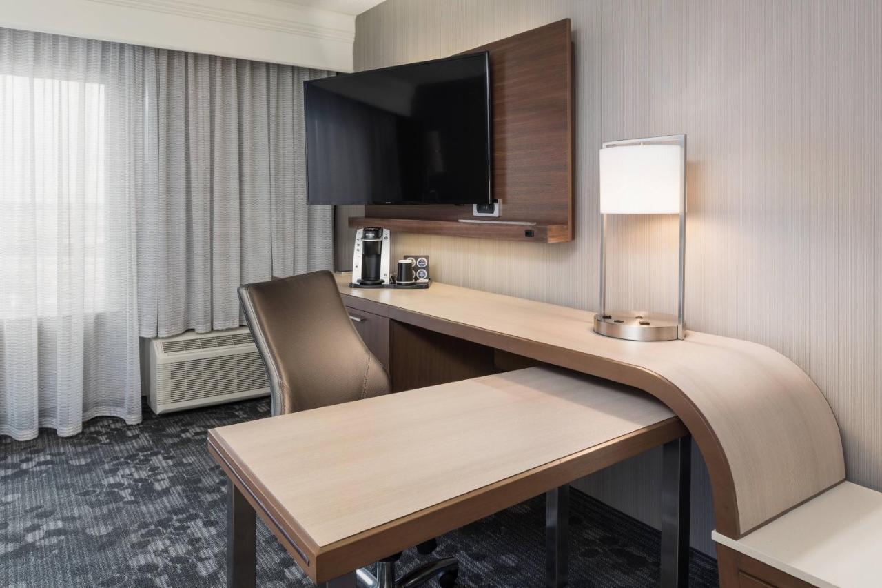 Courtyard By Marriott Toronto Воган Экстерьер фото