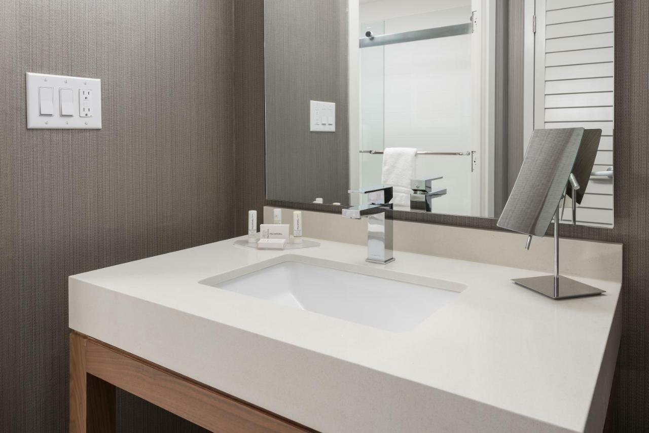 Courtyard By Marriott Toronto Воган Экстерьер фото