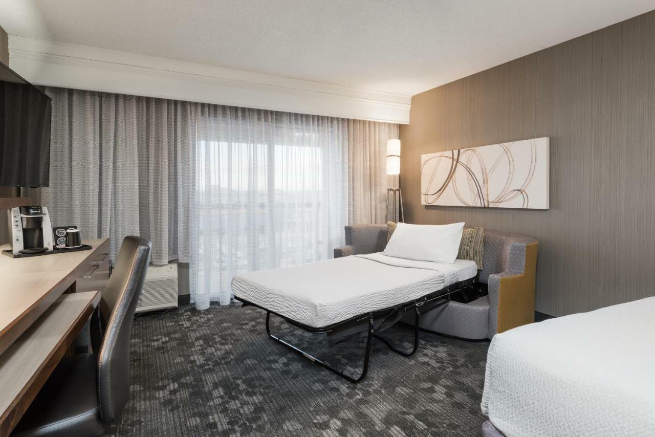 Courtyard By Marriott Toronto Воган Экстерьер фото